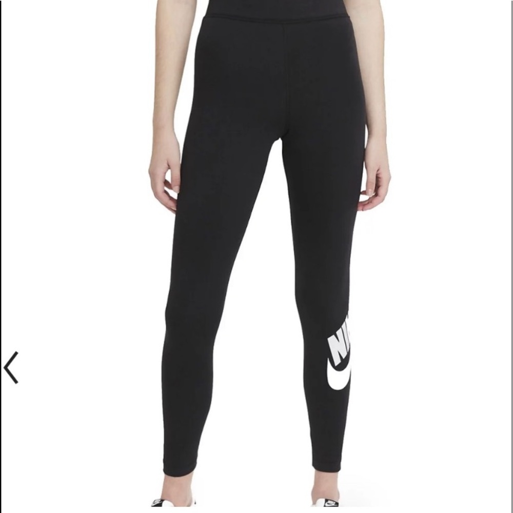 Nike women’s leggings size small!